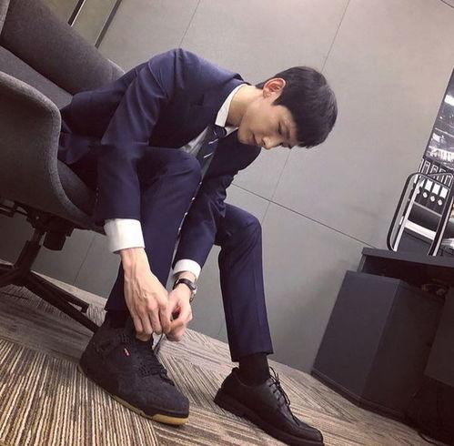 娱乐吃瓜君爱鞋男明星,揭秘爱鞋男明星的时尚鞋履情缘
